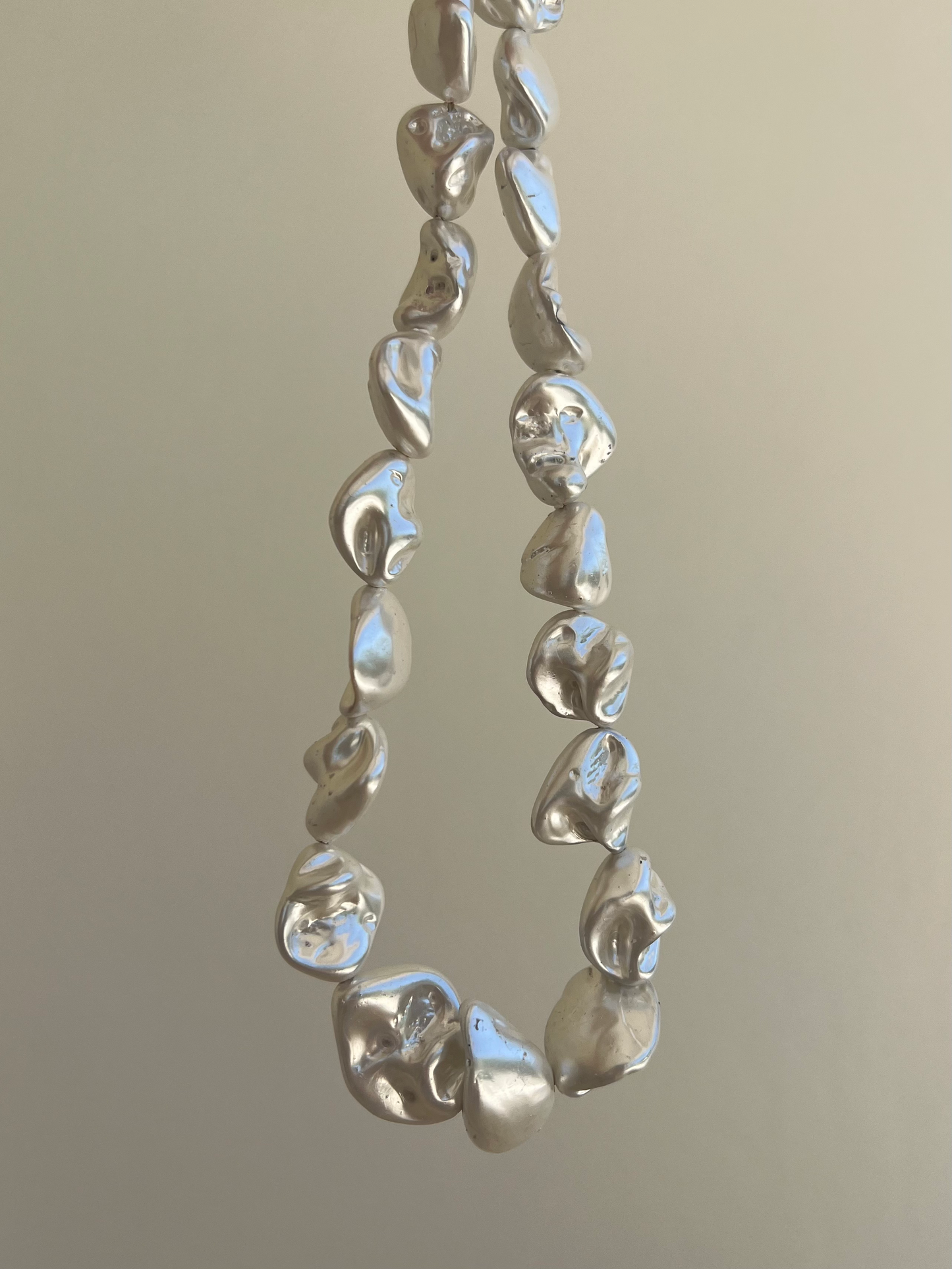 Exquisite mother of pearl shell necklace, showcasing unparalleled uniqueness and natural beauty in its design.