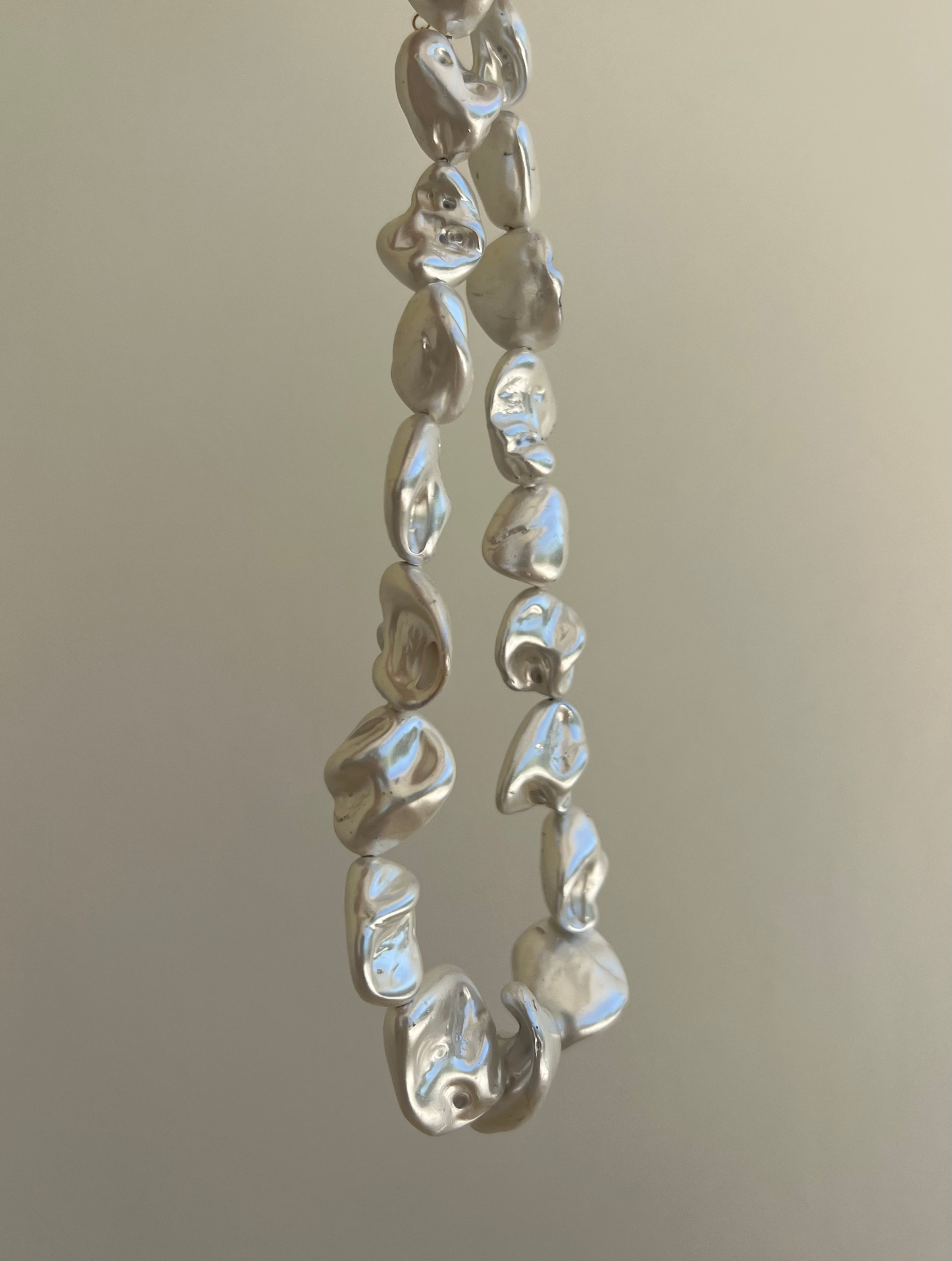 Exquisite mother of pearl shell necklace, showcasing unparalleled uniqueness and natural beauty in its design.